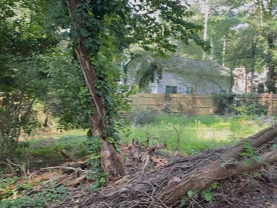 2nd image of 841 Kenwood Ln