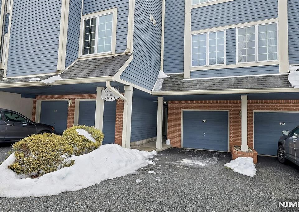1st image of 243 Cambridge Dr