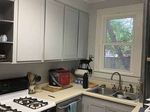 2nd image of 701 W Academy Ave