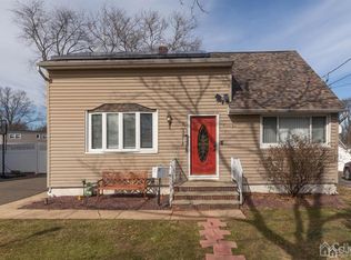 21 Colonial Rd, Roselle, NJ 07203