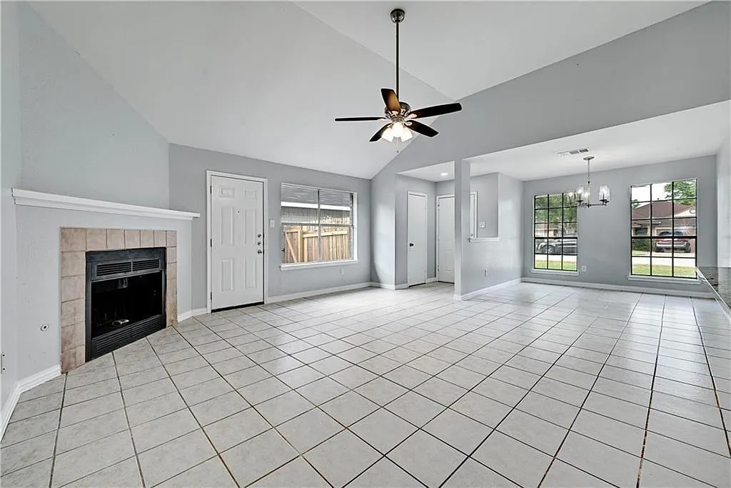 3 bed, 2.0 bath, 1347 sqft, $1,650 — Photo 4