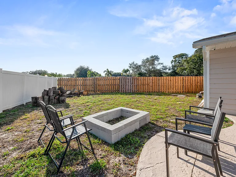 1260 Leslie Dr — Photo 32