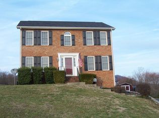 1700 Meadows Rd, Vinton, VA 24179