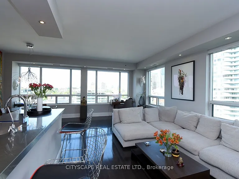 903 Bloor St W — Photo 5