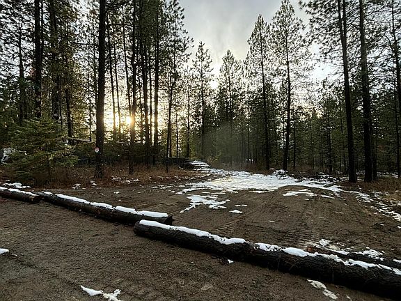 2nd image of 1733 S Last Chance Rd