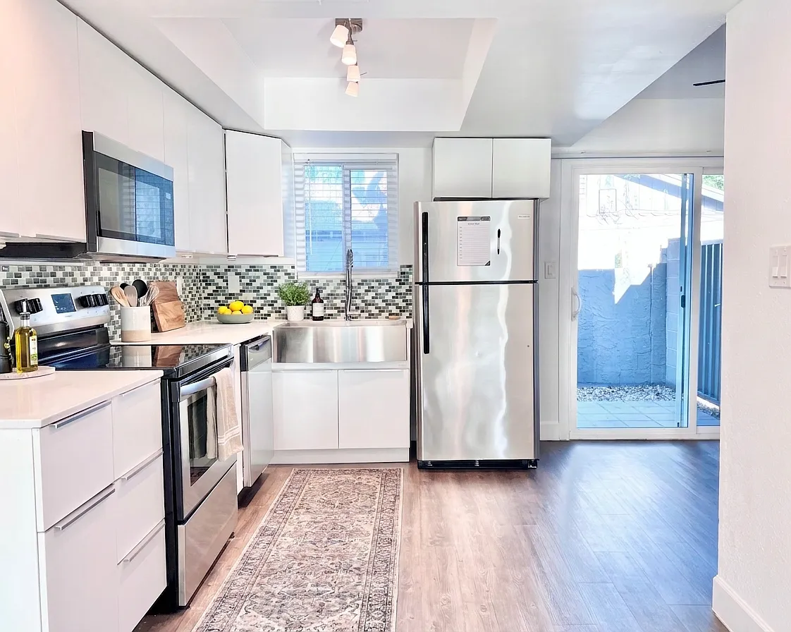 2 bed, 950 sqft, $1,895 — Photo 4