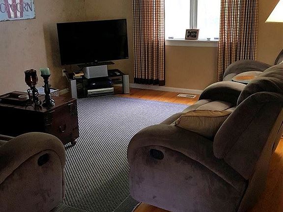 4th image of 11050 Varna St