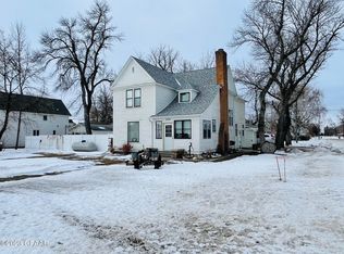 424 Terry Ave, Larimore, ND 58251