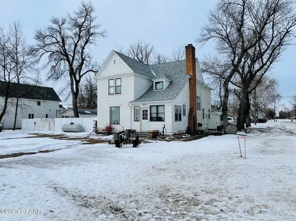 424 Terry Ave, Larimore, ND 58251