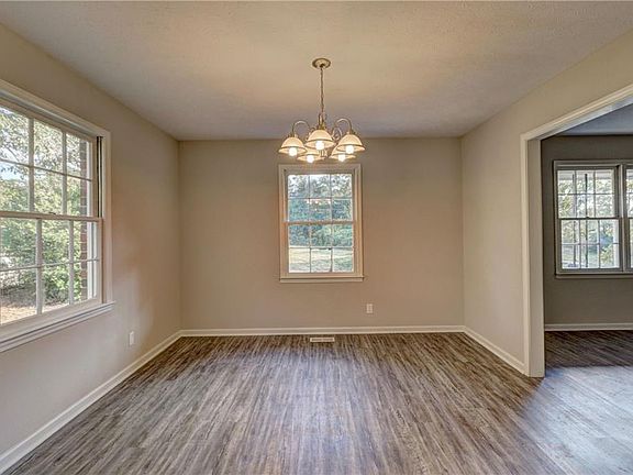 5th image of 123 Mount Zion Blvd
