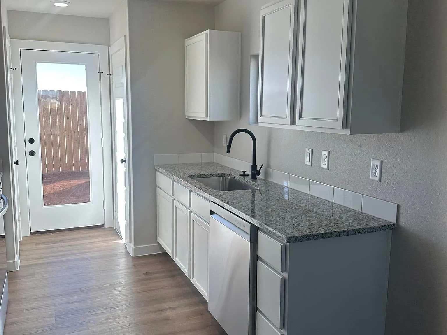 10317 Sheriff St — Photo 3