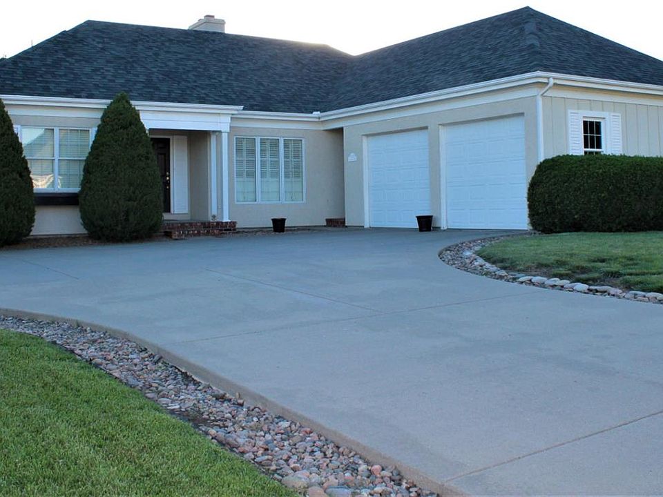 1st image of 2903 Thunderbird Dr