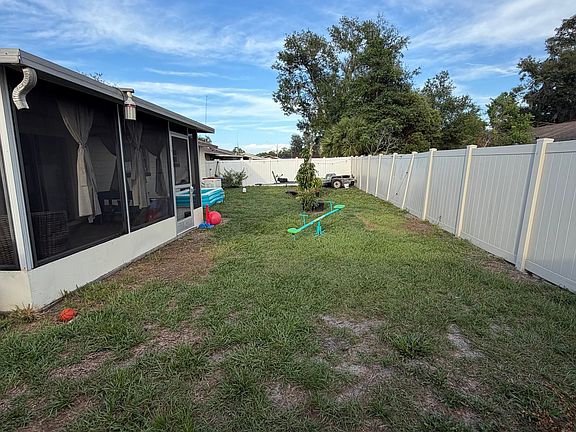 3rd image of 819 Pebblewood Dr