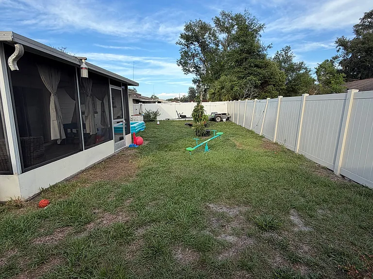 819 Pebblewood Dr — Photo 3
