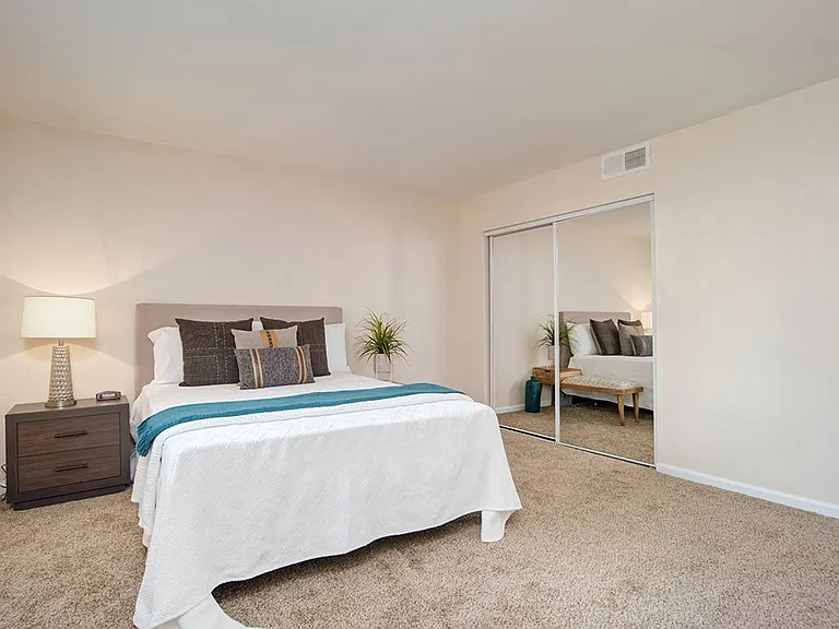 Wilbur Oaks Apartments — Photo 42