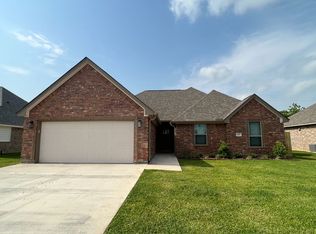 220 Shannon St, Angleton, TX 77515