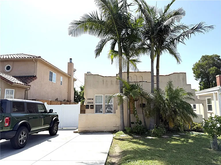 10832 Westminster Ave — Photo 1