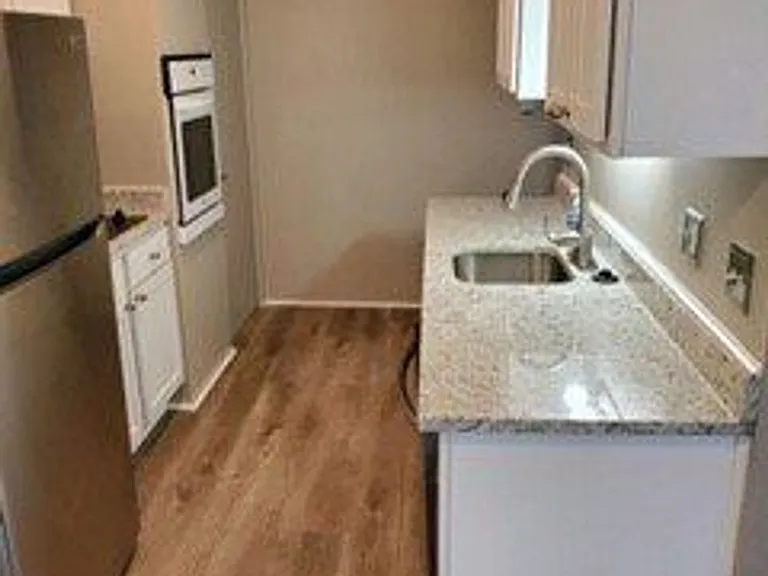 1302 E Lincoln Ave — Photo 5