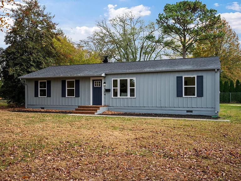 304 Hadaway Dr — Photo 1