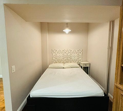 4th image of 65 E 54th St APT 5R