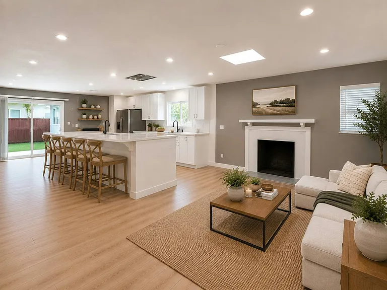 12542 Emelita St — Photo 1