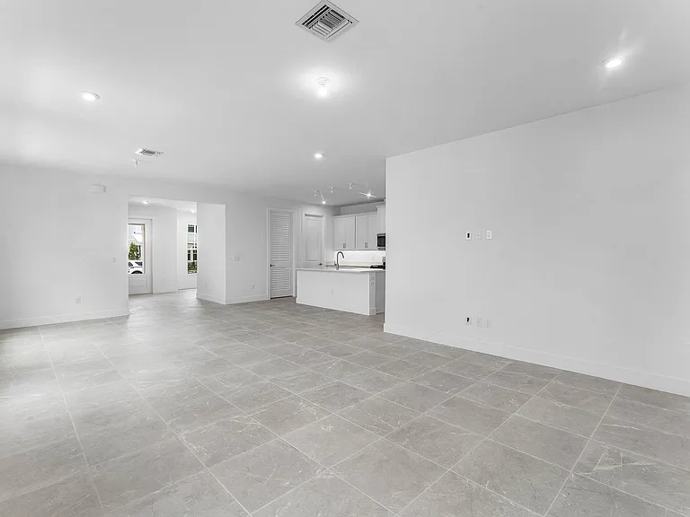 888 SW Newfield Pkwy — Photo 17
