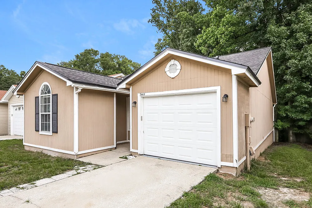3 bed, 2.0 bath, 1281 sqft, $1,785 — Photo 3