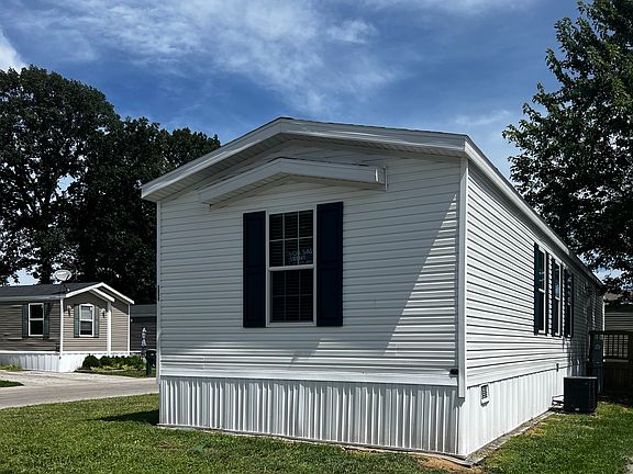 4th image of 1319 Rushmore Blvd W
