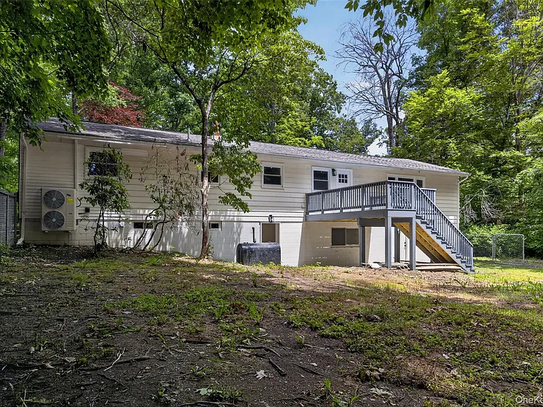 179 Roosevelt Rd — Photo 46