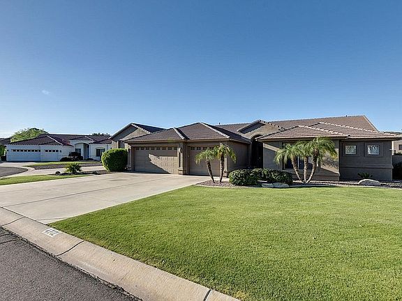 3-car, extended garage 