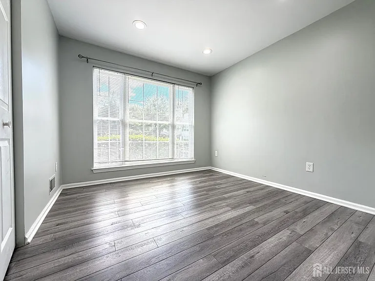 511 Dunn Cir — Photo 17