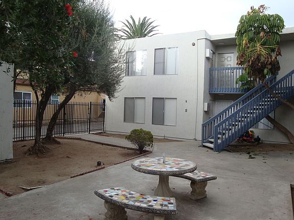 3rd image of 4423 Menlo Ave APT 13