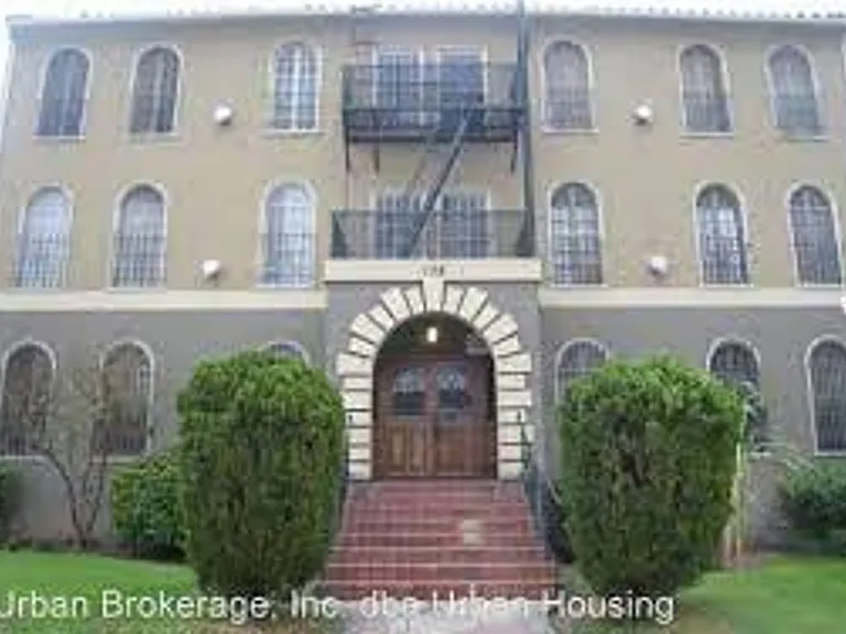 138 S Berendo St — Photo 3