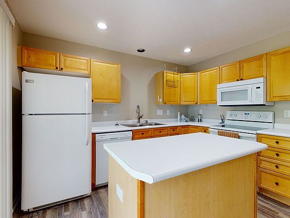 2nd image of 670 Emerald Cove Dr