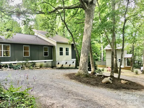 16 & 18 Cowan Ln, Fairview, NC 28730