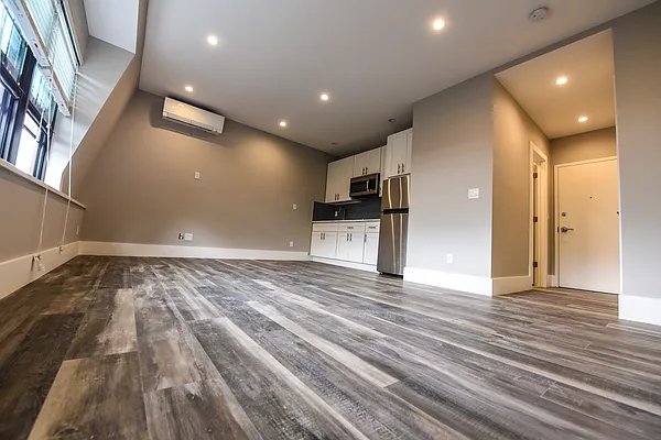 Rented by Realty 2000 Corp | media 21