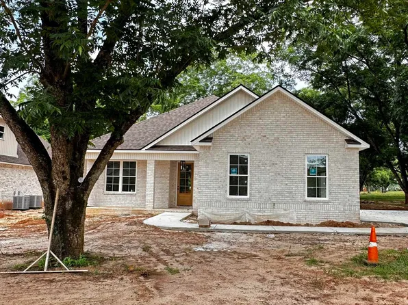 3 Pleasant Oaks Dr, Perry, GA 31069