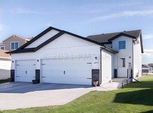 6679 21st St S, Fargo, ND 58104