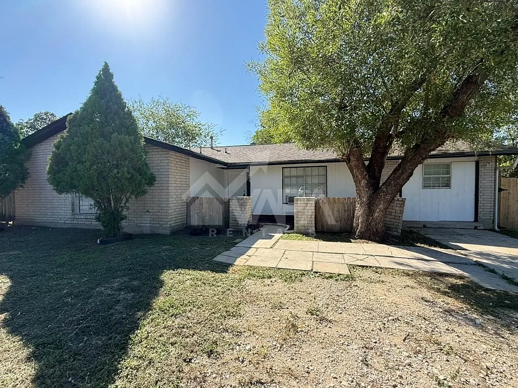 4 bed, 1284 sqft, $2,000 — Photo 2