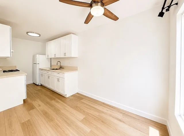 1841 Winona Blvd #1 — Photo 7