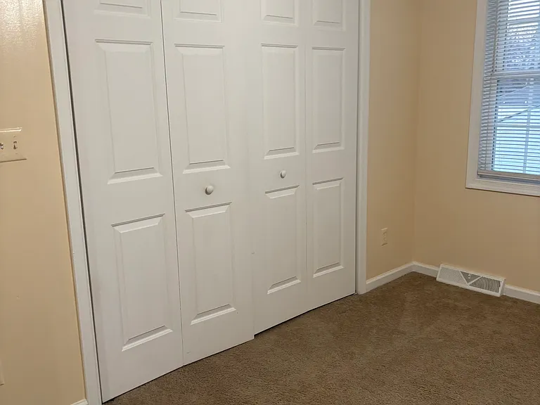 102 Jeremiah Ct — Photo 7