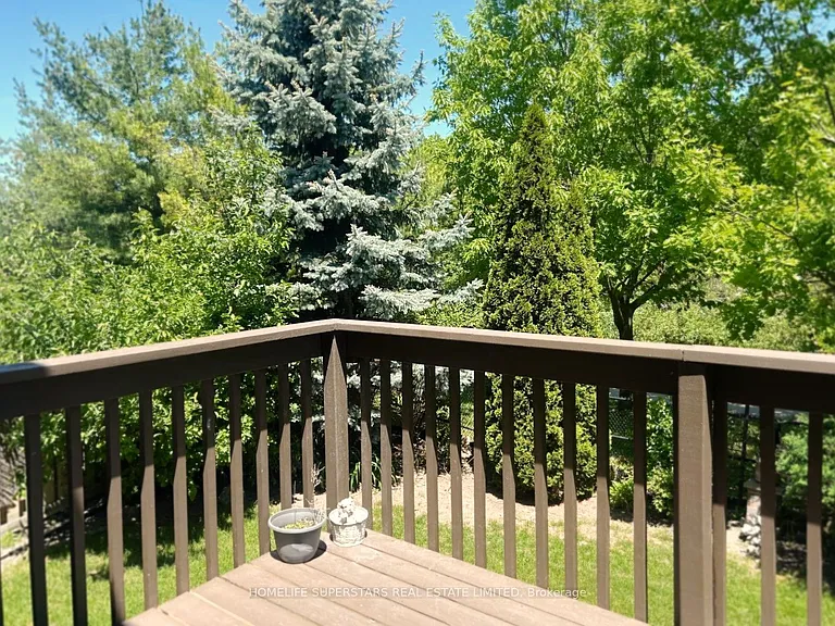 88 River Rock Cres W — Photo 20