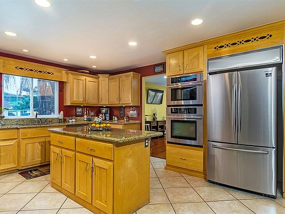 5th image of 381 E Millan St