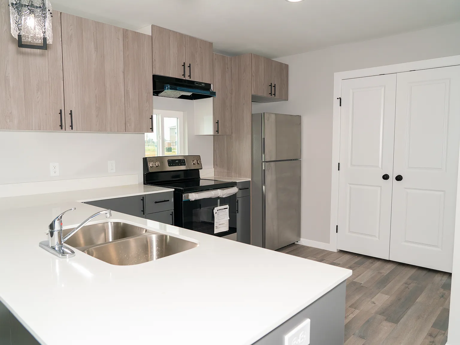 2 bed, 909 sqft, $1,100 — Photo 3