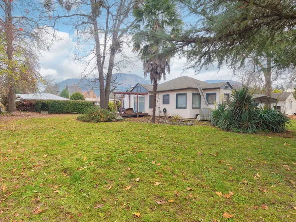 1213 E Park St, Grants Pass, OR 97527