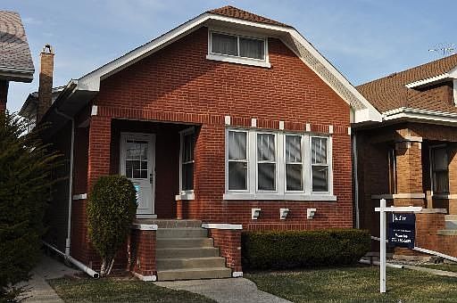 1st image of 5134 W Oakdale Ave