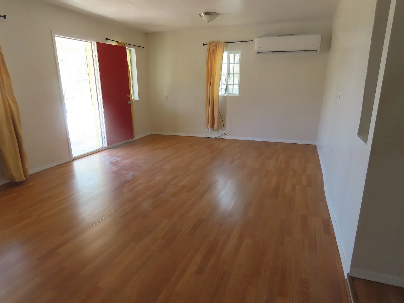 4 bed, 1286 sqft, $1,400 — Photo 2
