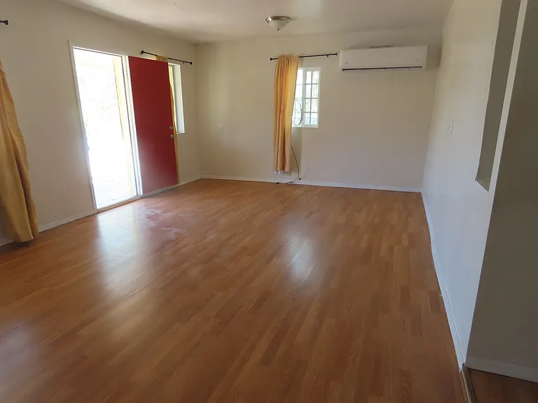 108A N Stansberry Ave — Photo 2