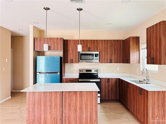 3rd image of 2918 W Driftwood St #2
