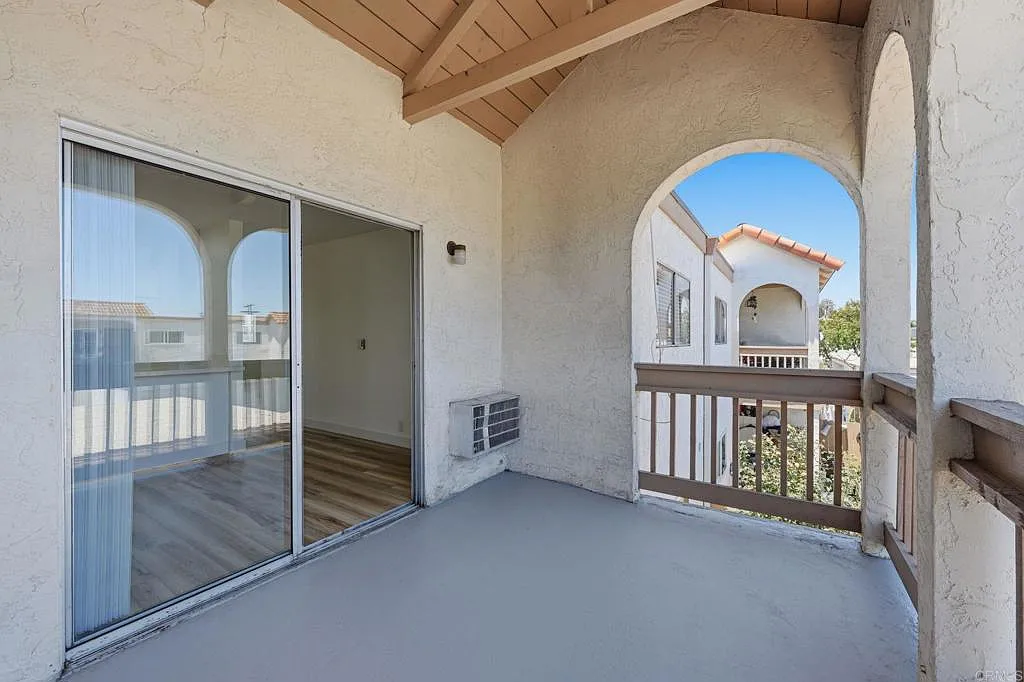 2 bed, 877 sqft, $2,600 — Photo 3